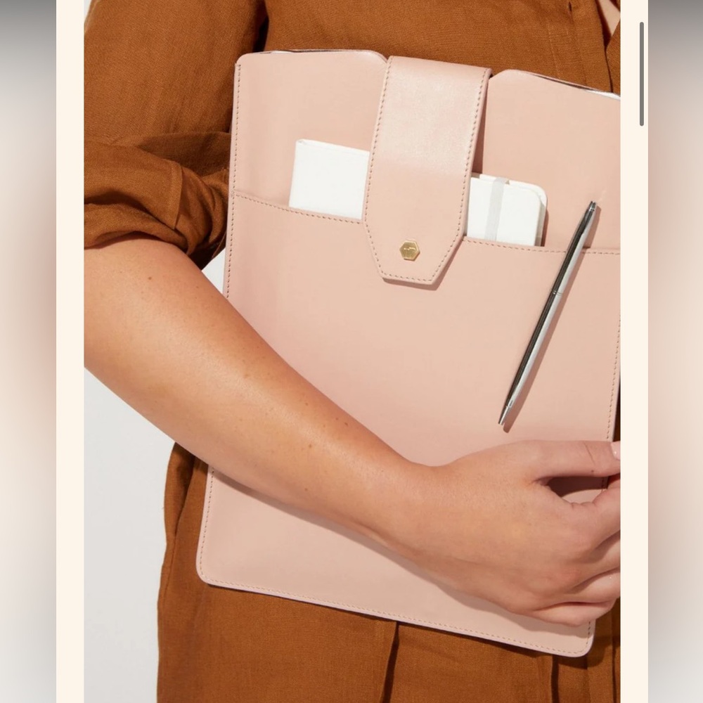 Brand New! Limited Edition Daily Laptop Clutch Lindsay Albanese Gold herringbone
